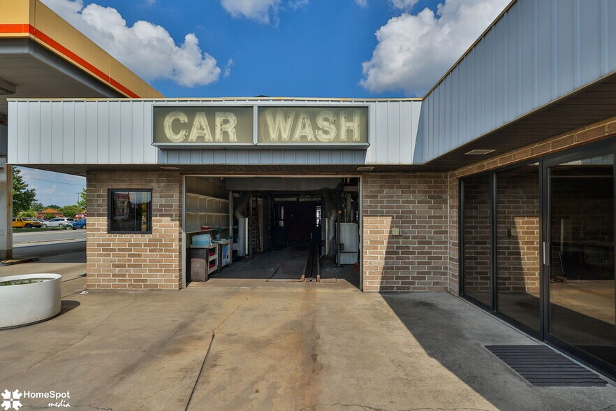 More Photos Of 2133 W Union Blvd, Bethlehem Freestanding For Lease