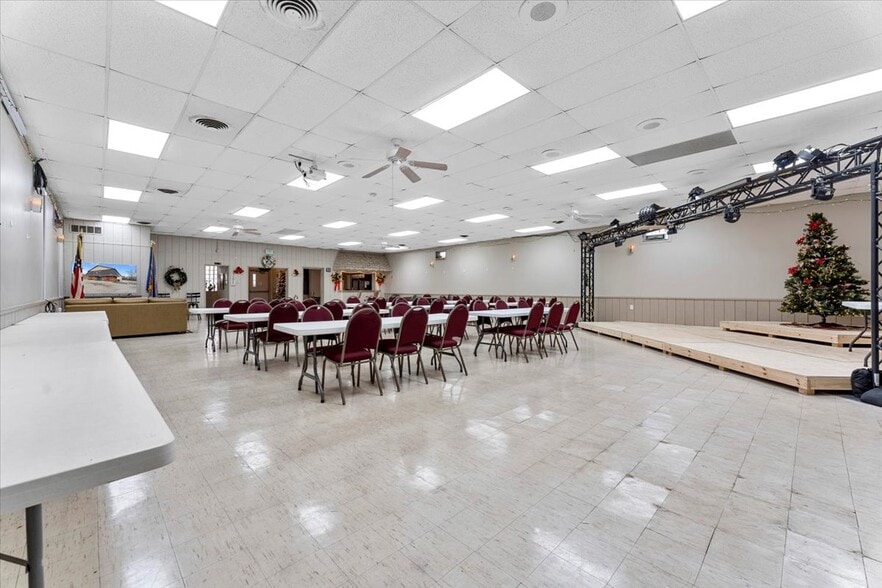 More Photos Of 8840 Macomb St, Grosse Ile Township Freestanding For Sale