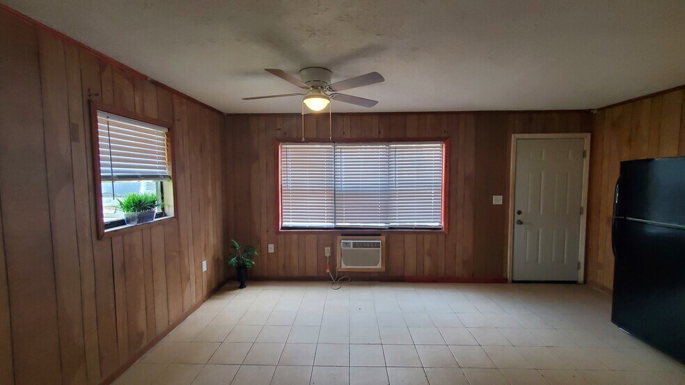 More Photos Of 120 2nd St, Winder Apartments For Sale