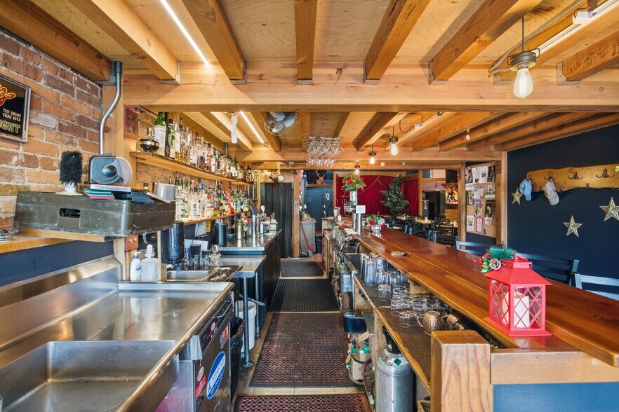 More Photos Of 657 E Main St, Cottage Grove Restaurant For Sale