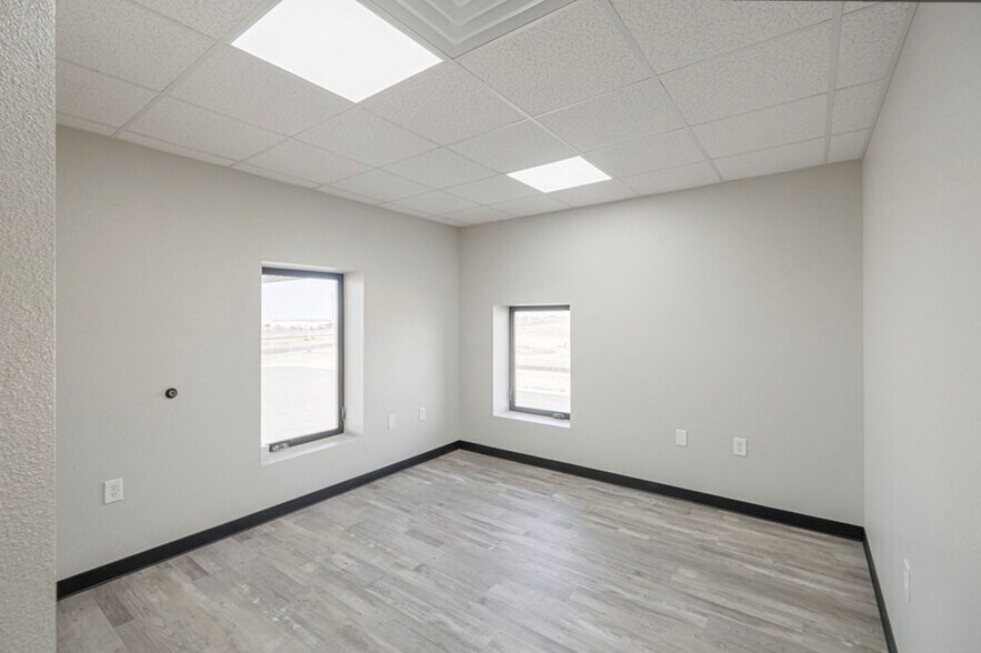 More Photos Of 5261 W Murphy St, Odessa Industrial For Lease