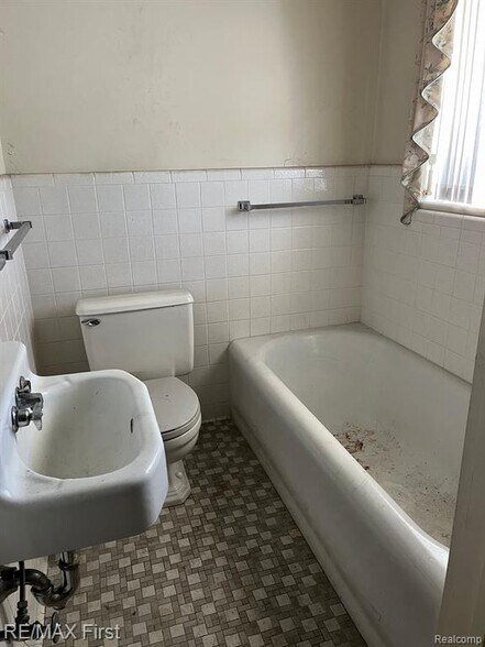 More Photos Of 1523 E 8 Mile Rd, Hazel Park Flex For Sale