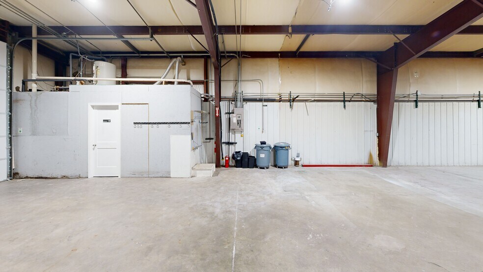 More Photos Of 908 Clayton St, Springdale Warehouse For Lease