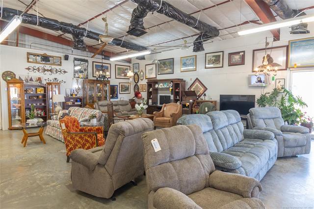 More Photos Of 1631 US HWY 69 Hwy, Mcalester Storefront Retail Office For Sale