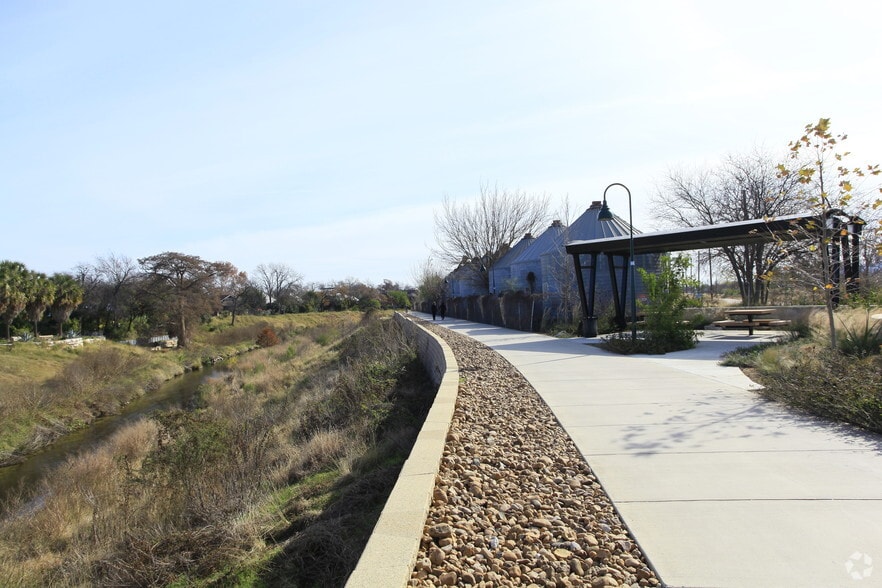 More Photos Of 423 Blue Star, San Antonio Apartments For Lease