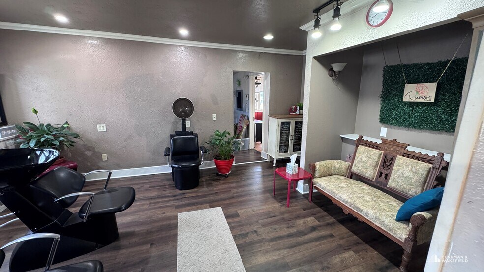 More Photos Of 612 Main St, Windsor General Retail For Sale