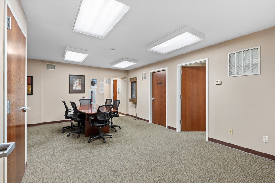 More Photos Of 10131-10137 West Florissant Ave, Saint Louis Office For Sale