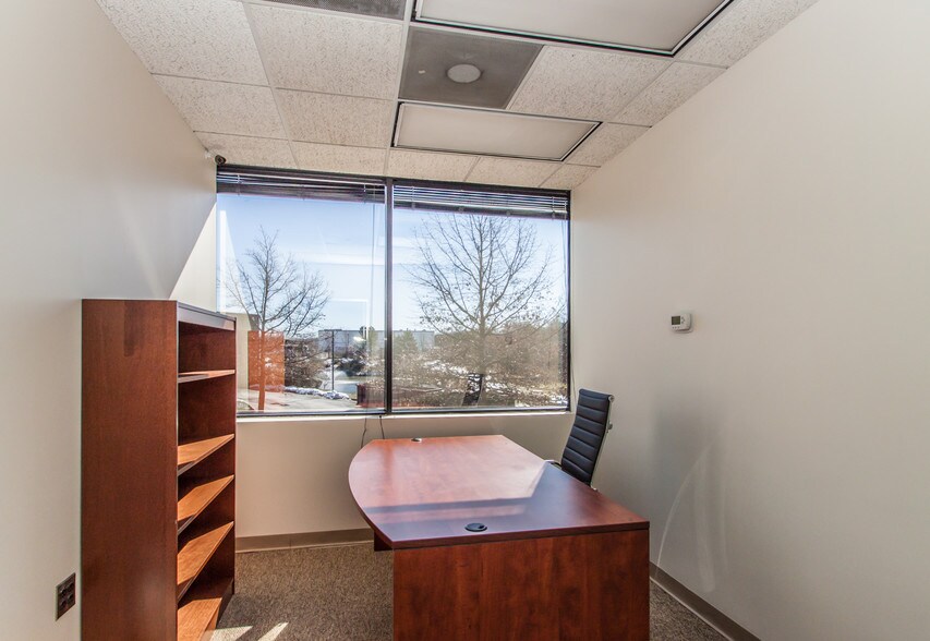 More Photos Of 45645 Willow Pond Plz, Sterling Office For Sale