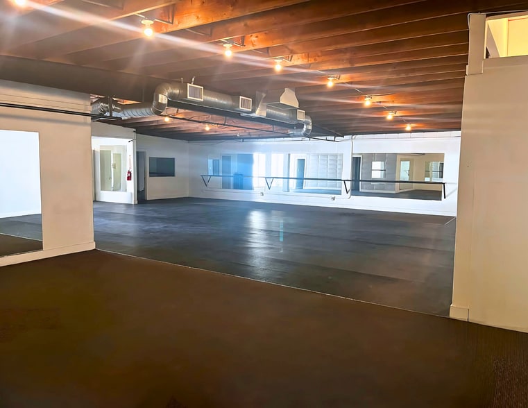 More Photos Of 1139 Fair Oaks Ave, Pasadena Freestanding For Sale