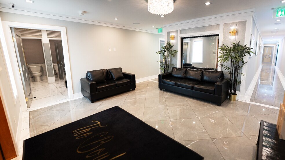 More Photos Of 16610 Ventura Blvd, Encino Storefront For Lease