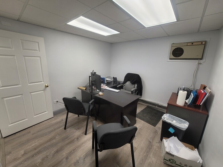 More Photos Of 14340 S La Grange Rd, Orland Park Office Residential For Sale