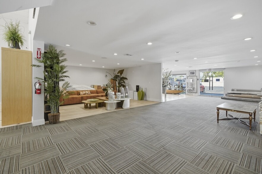More Photos Of 565 N Tustin St, Orange Freestanding For Sale