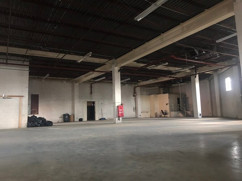 More Photos Of 50-25 35th St, Long Island City Manufacturing For Lease