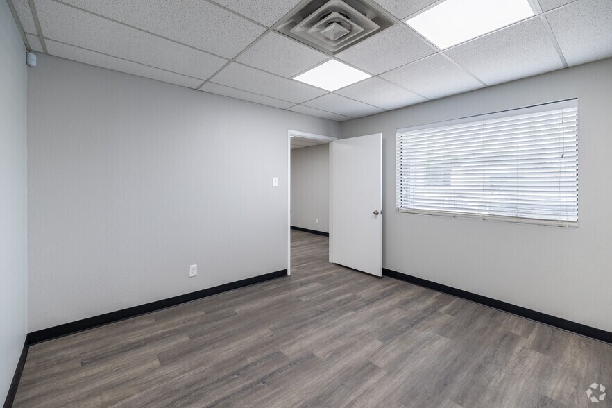 More Photos Of 1663 Hickory Dr, Haltom City Unknown For Lease