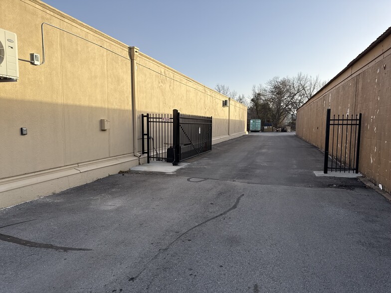 More Photos Of 8532-8548 E 41st St, Tulsa Freestanding For Lease