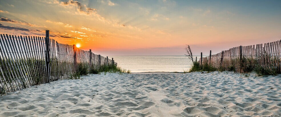 More Photos Of 90 Manaquayak Rd, West Tisbury Hotel For Sale