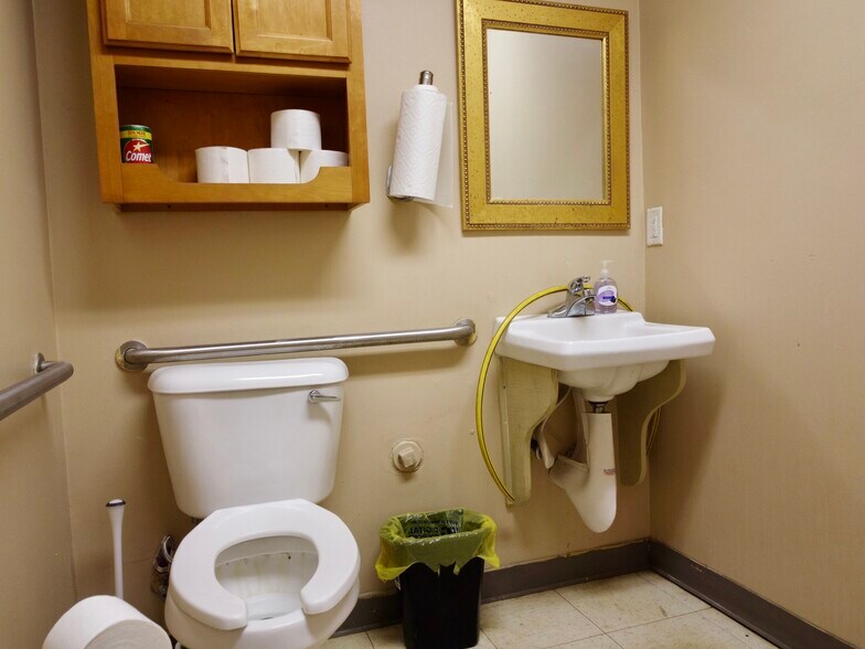 More Photos Of 179 Highway 11 S, Social Circle Office For Lease