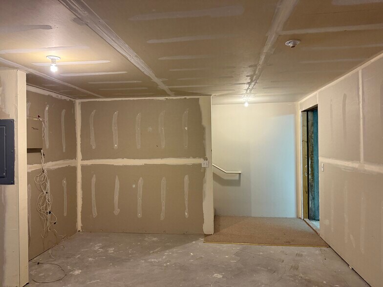 More Photos Of 1106 E South Union Ave, Midvale Office For Sale