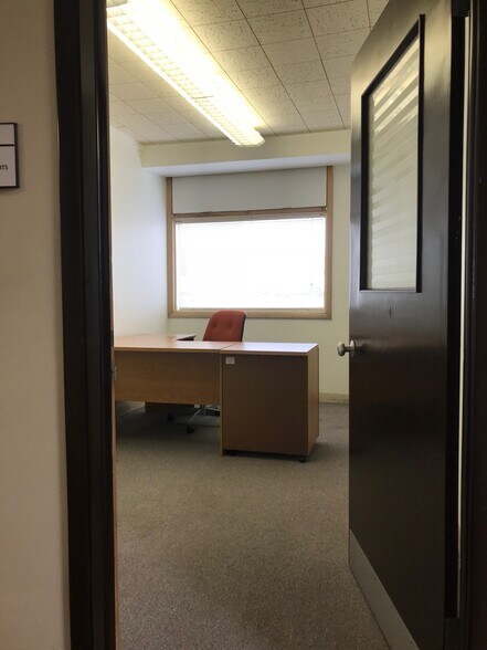 More Photos Of 456 W Frontage Rd, Northfield Office For Sale