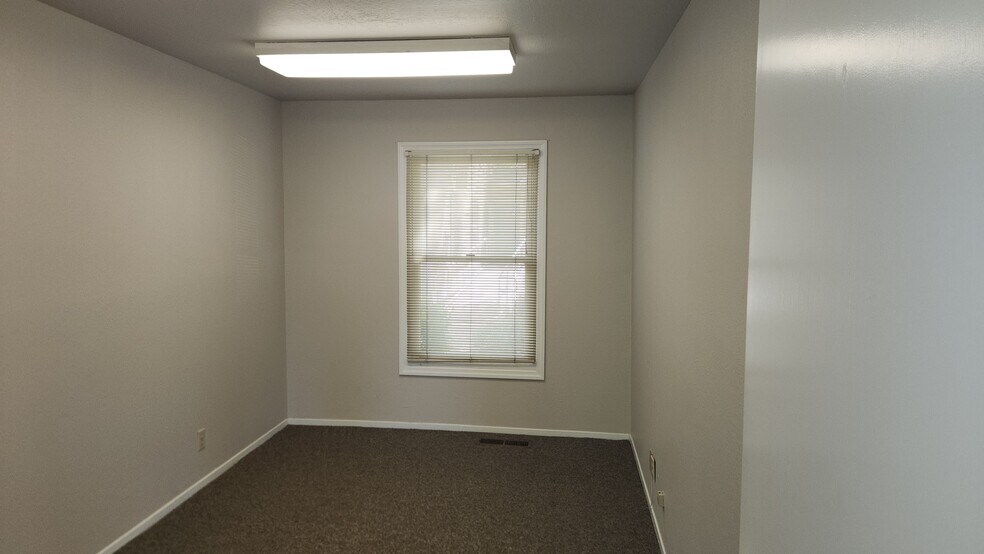 More Photos Of 4 Williamsburg Ln, Chico Office For Sale