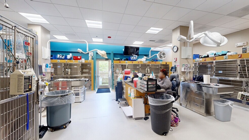 More Photos Of 10000 Old Columbia Rd, Columbia Storefront For Lease