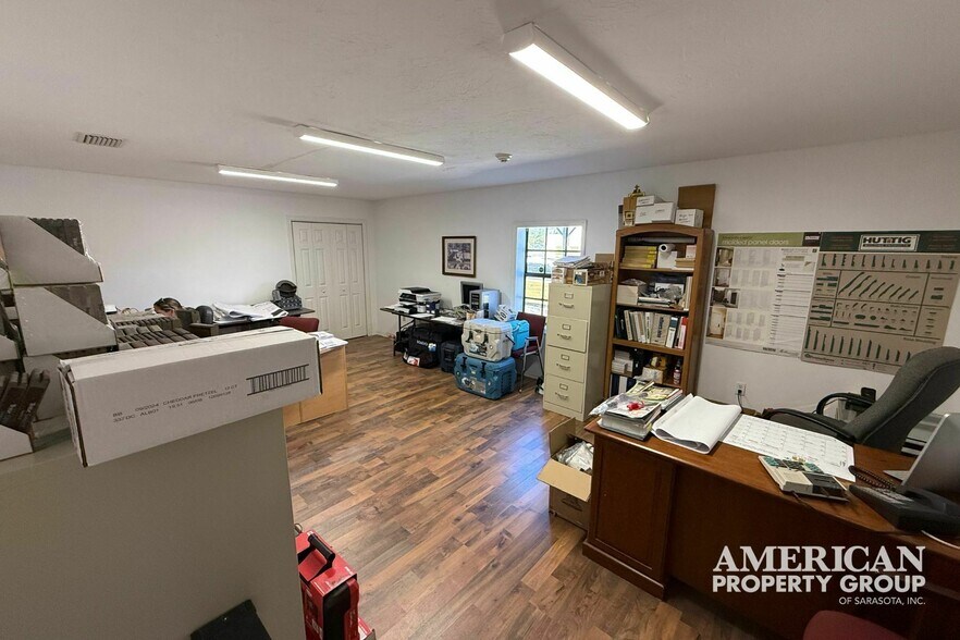 More Photos Of 5611 15th St E, Bradenton Freestanding For Lease