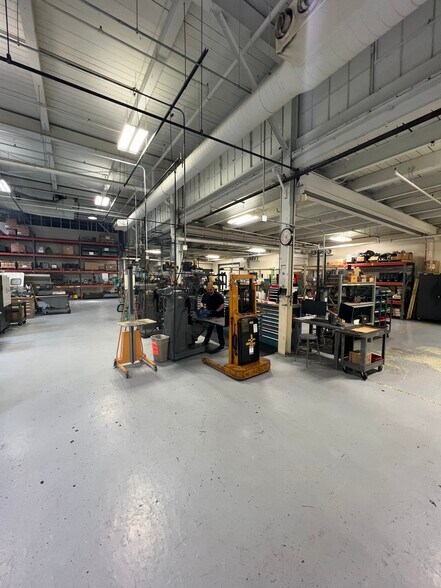 More Photos Of 449 Gardner St, South Beloit Manufacturing For Sale