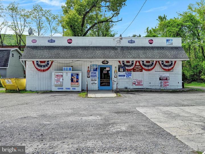 More Photos Of 20 Main St, Lykens Freestanding For Sale
