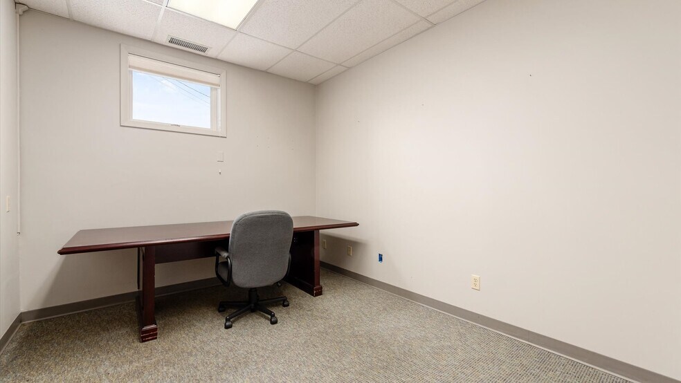 More Photos Of 172 S Friendship Dr, New Concord Medical For Sale