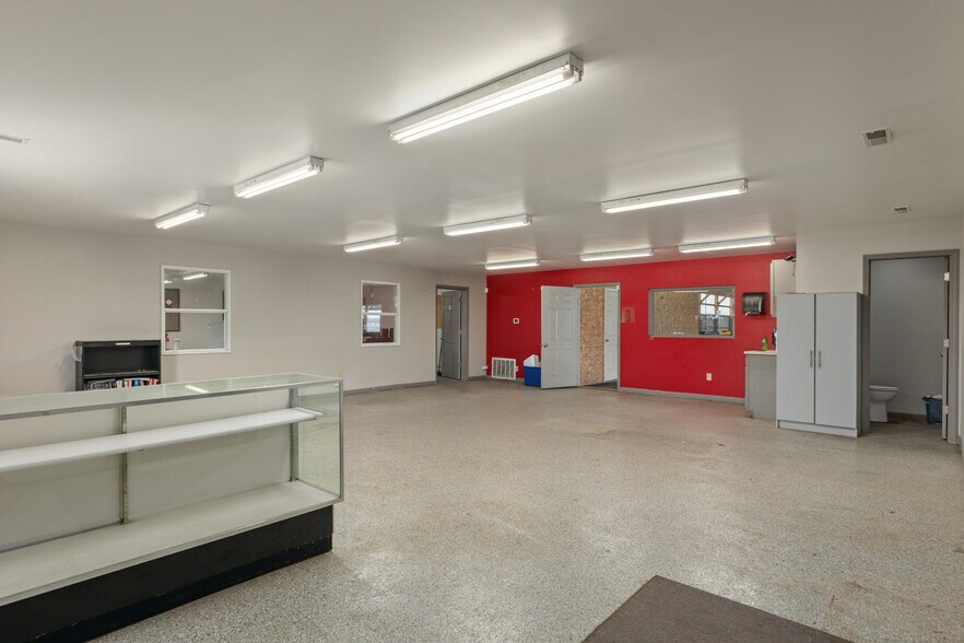 More Photos Of 2149 E Frontage Rd, Staunton Auto Dealership For Sale