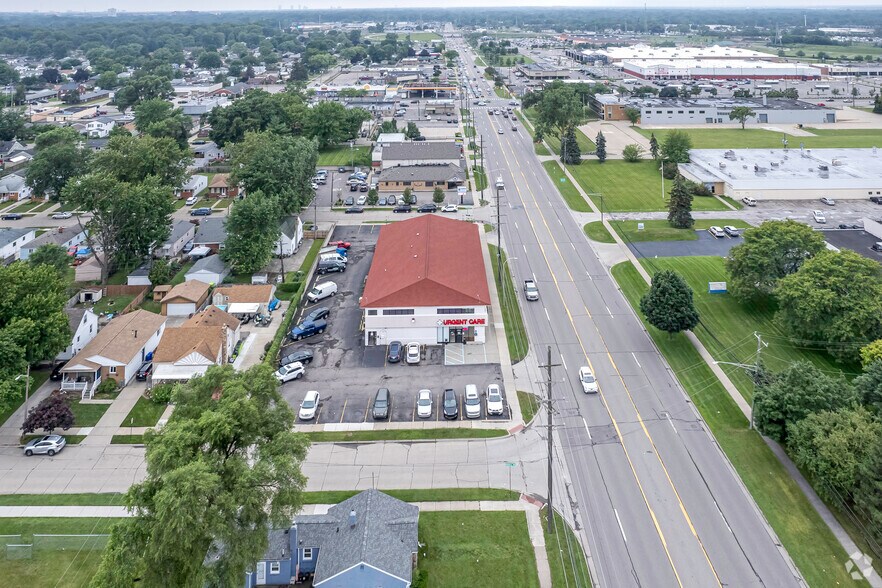 More Photos Of 300-370 E 12 Mile Rd, Madison Heights Office For Lease