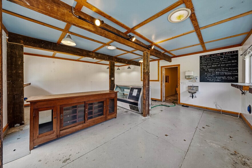 More Photos Of 6531 Lower River Rd, Grants Pass Specialty For Sale