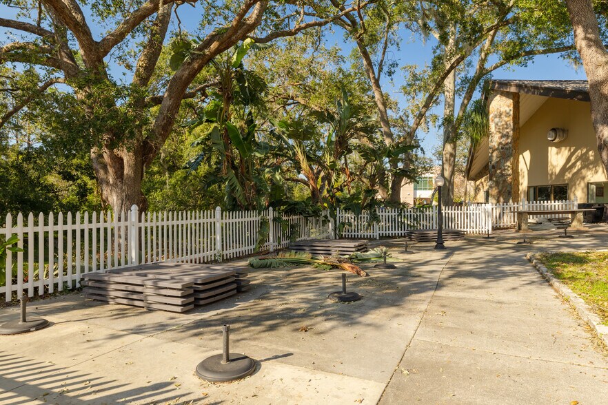 More Photos Of 3170 N McMullen Booth Rd, Clearwater Schools For Lease