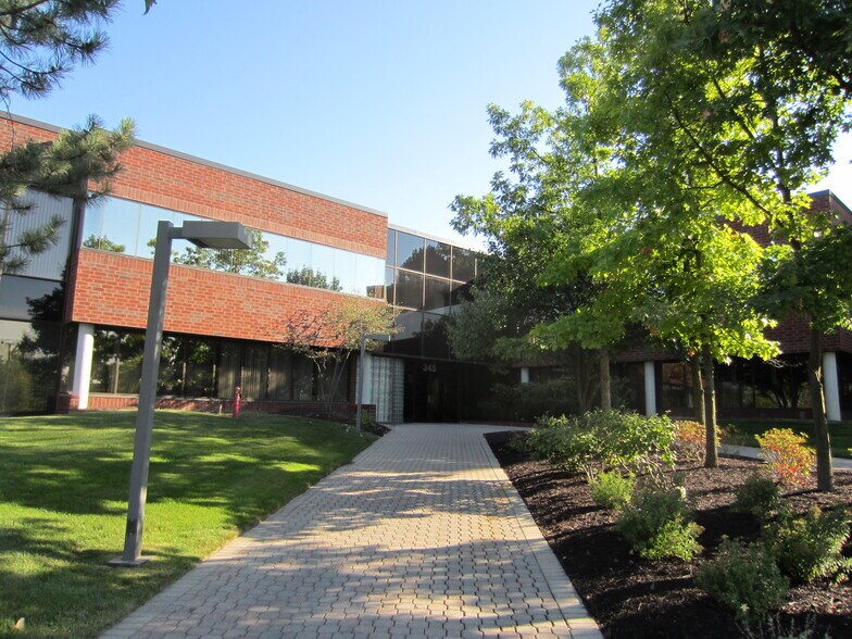 Primary Photo Of 345 Woodcliff Dr, Fairport Medical For Lease