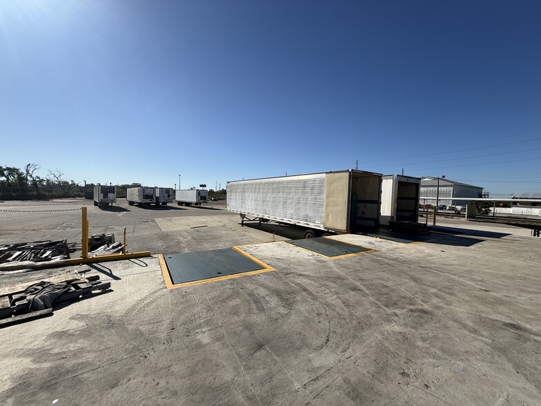 More Photos Of 650 Avenue R SW, Winter Haven Distribution For Sale