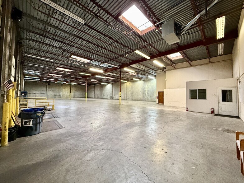 More Photos Of 9620 NE Colfax St, Portland Truck Terminal For Sale