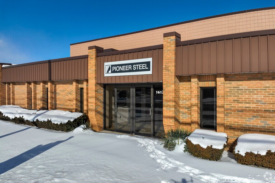 More Photos Of 16129 Common Rd, Roseville Warehouse For Lease