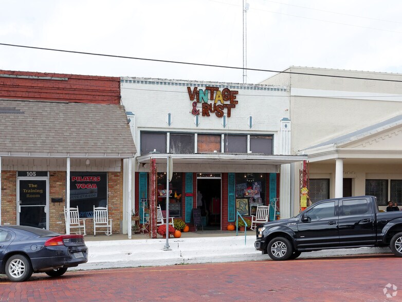 More Photos Of 111 N 4th St, Wills Point Freestanding For Sale