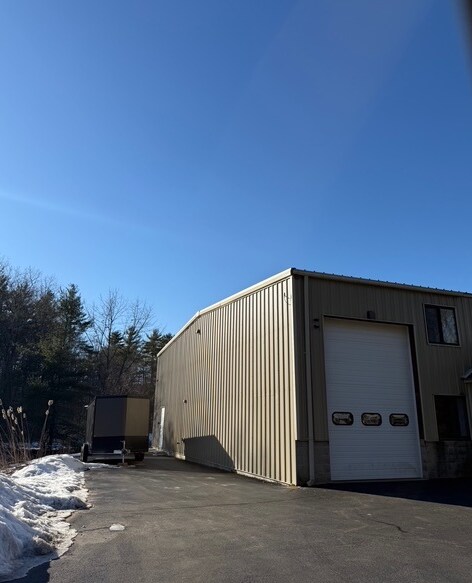 More Photos Of 65 Rainmaker Dr, Portland Flex For Lease