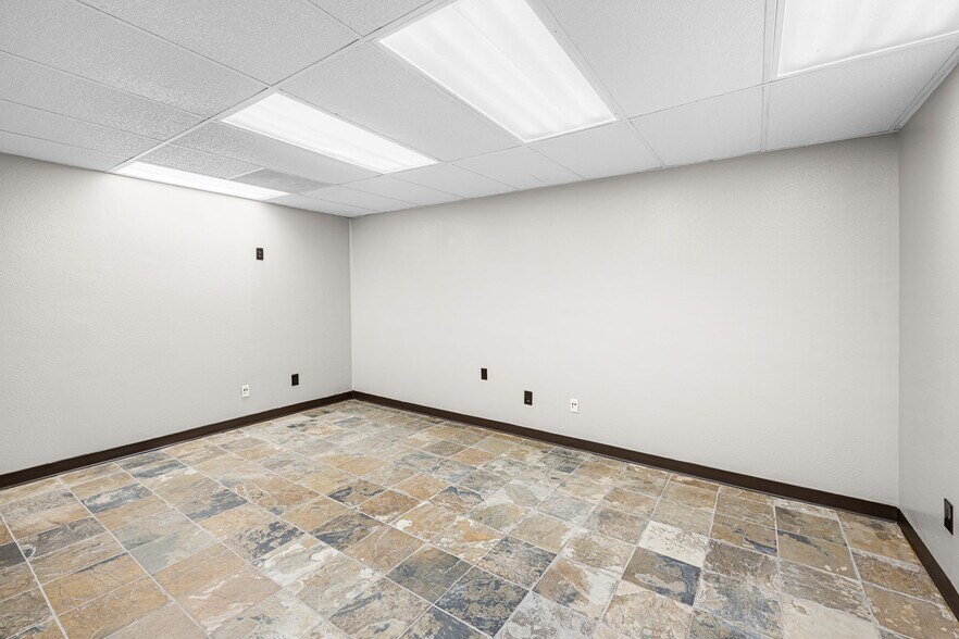 More Photos Of 2017 Lee Dr, Baytown Industrial For Lease