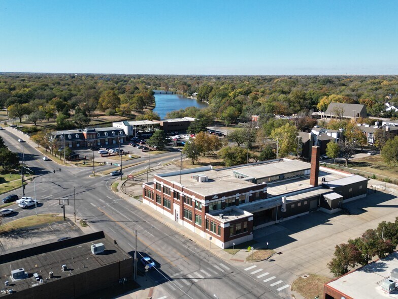 More Photos Of 300 W Murdock St, Wichita Office For Lease