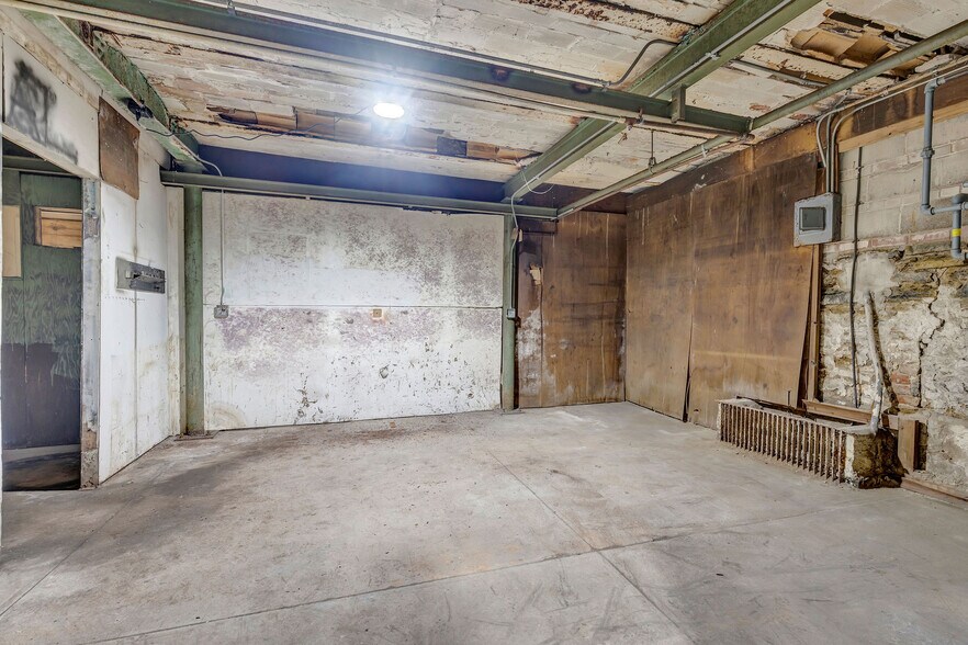 More Photos Of 122 E Liberty St, Cincinnati Warehouse For Lease