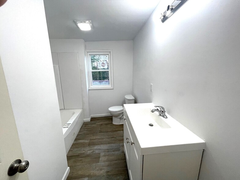 More Photos Of 2627 Waynesburg Dr SE, Canton Storefront Retail Residential For Sale