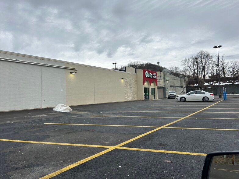 More Photos Of 788 W Pike St, Clarksburg Freestanding For Lease