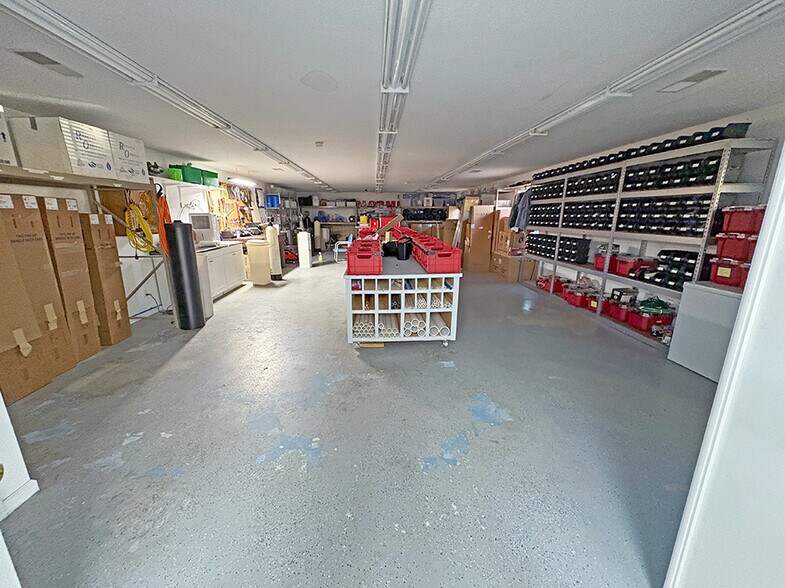 More Photos Of 1325 N Broad St, Carlinville Industrial For Sale