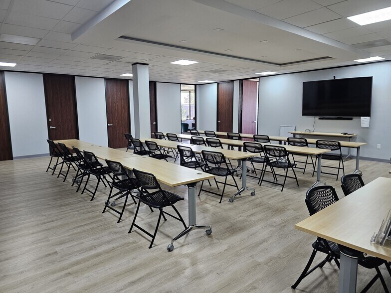 More Photos Of 800 Tully Rd, Houston Office For Sale