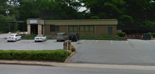 Primary Photo Of 685 S Oak St, Seneca Medical For Sale