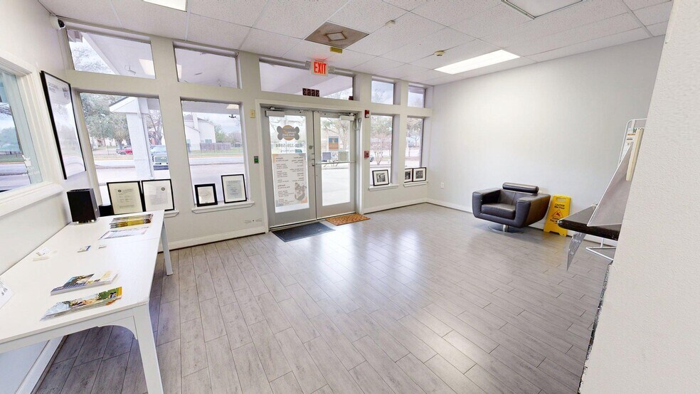 More Photos Of 3663 S Dairy Ashford Rd, Houston Veterinarian Kennel For Lease