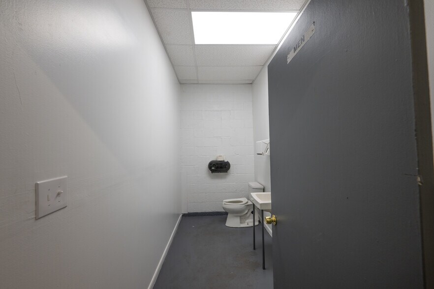More Photos Of 425 N 3rd St, Allentown Warehouse For Lease