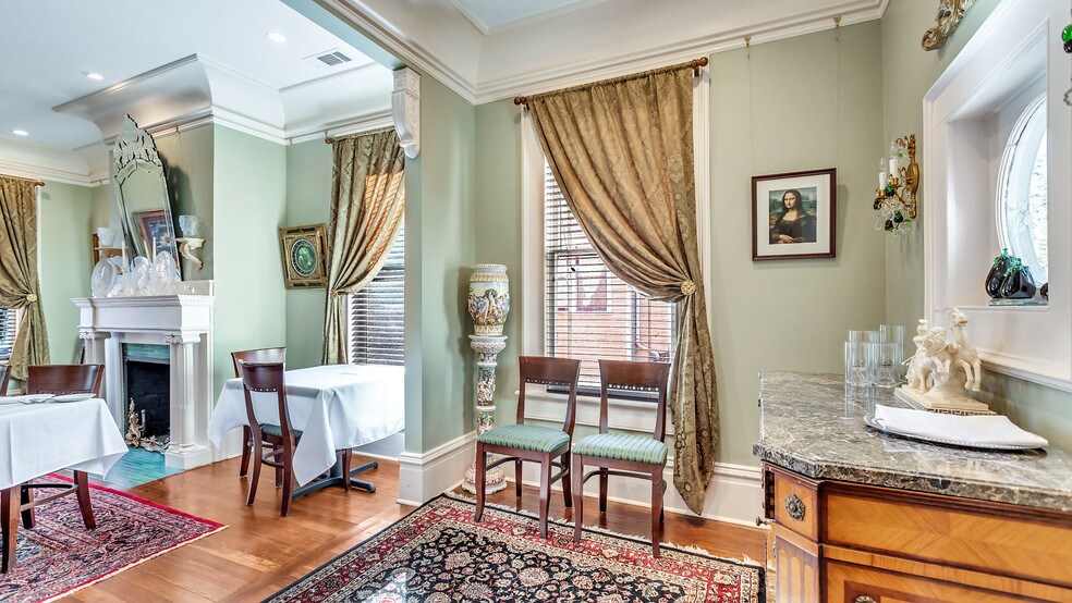 More Photos Of 119 E 37th St, Savannah Restaurant For Sale